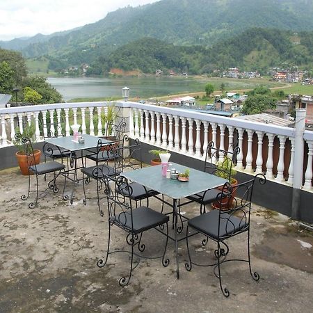 Hotel Blue Heaven Pokhara Extérieur photo