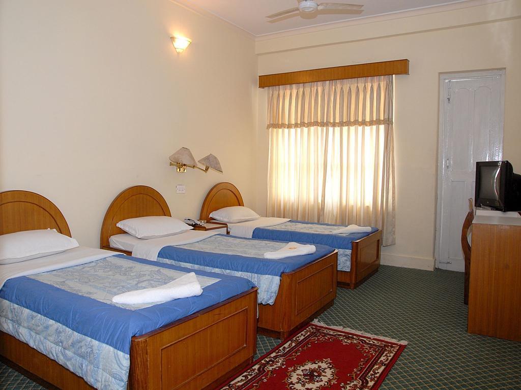 Hotel Blue Heaven Pokhara Extérieur photo
