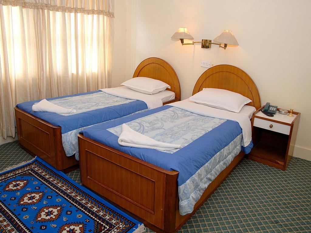 Hotel Blue Heaven Pokhara Extérieur photo