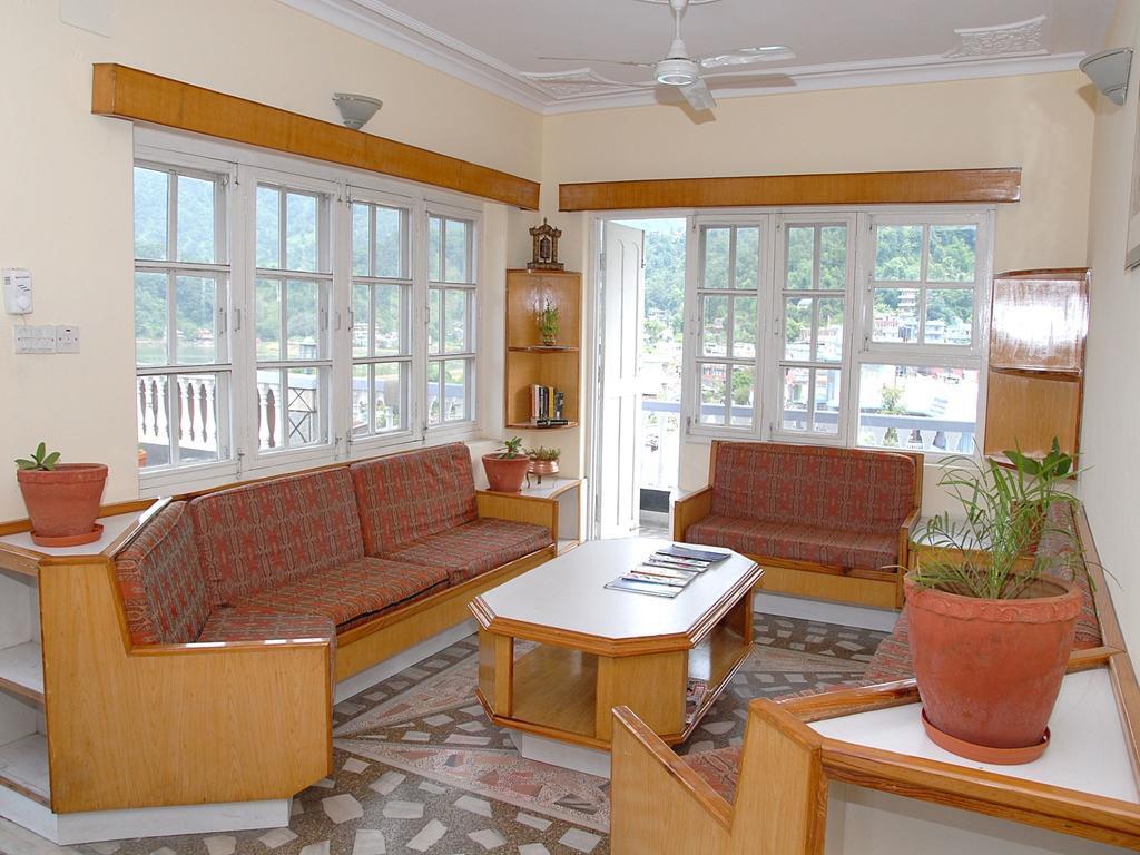 Hotel Blue Heaven Pokhara Extérieur photo